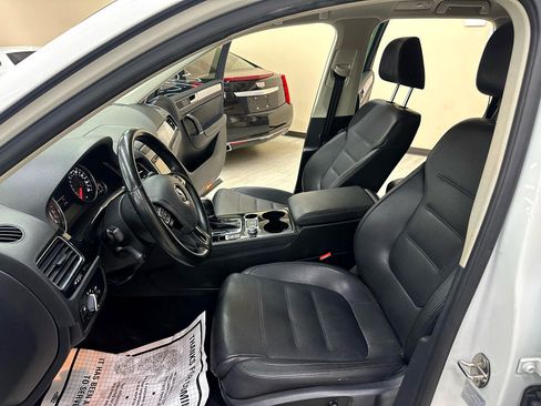 Used 2015 Volkswagen Touareg Sport image 17