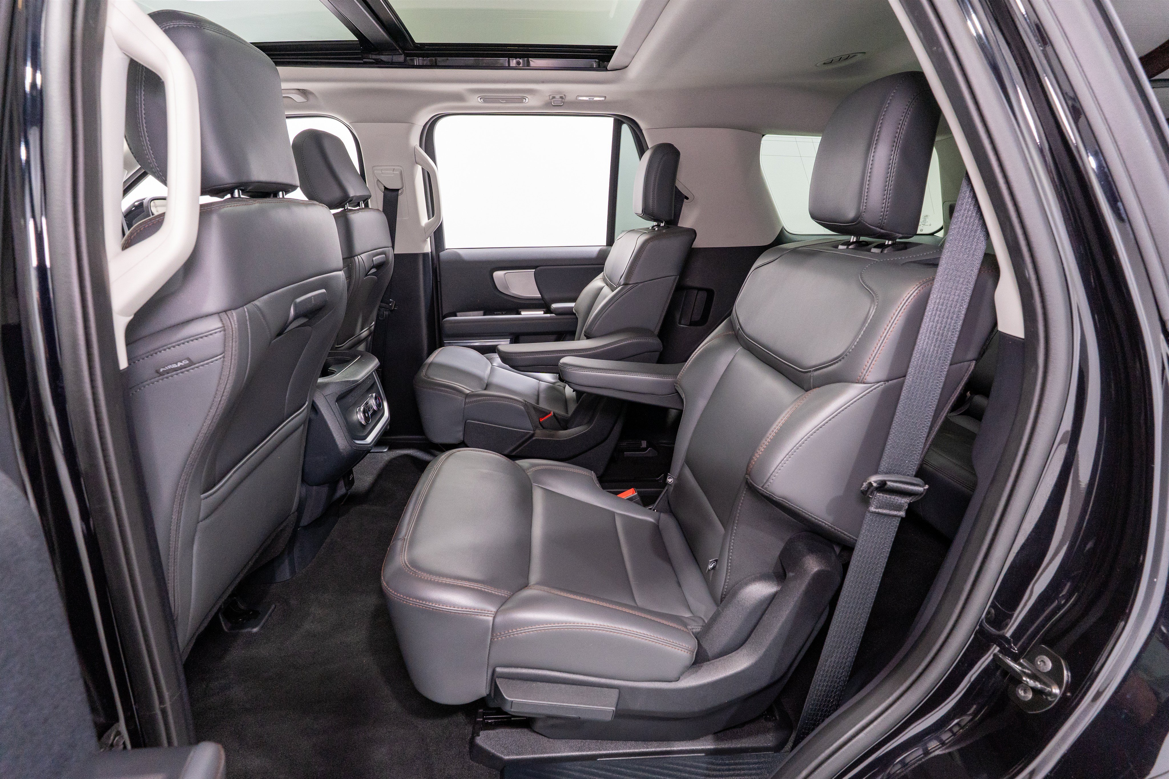 Used 2025 Ford Expedition Active AWD/4WD image 32