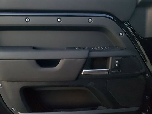 Used 2026 Land Rover Defender 110 X-Dynamic SE AWD/4WD image 11