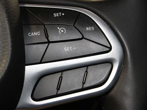 Used 2023 Chrysler 300 Touring AWD/4WD image 36