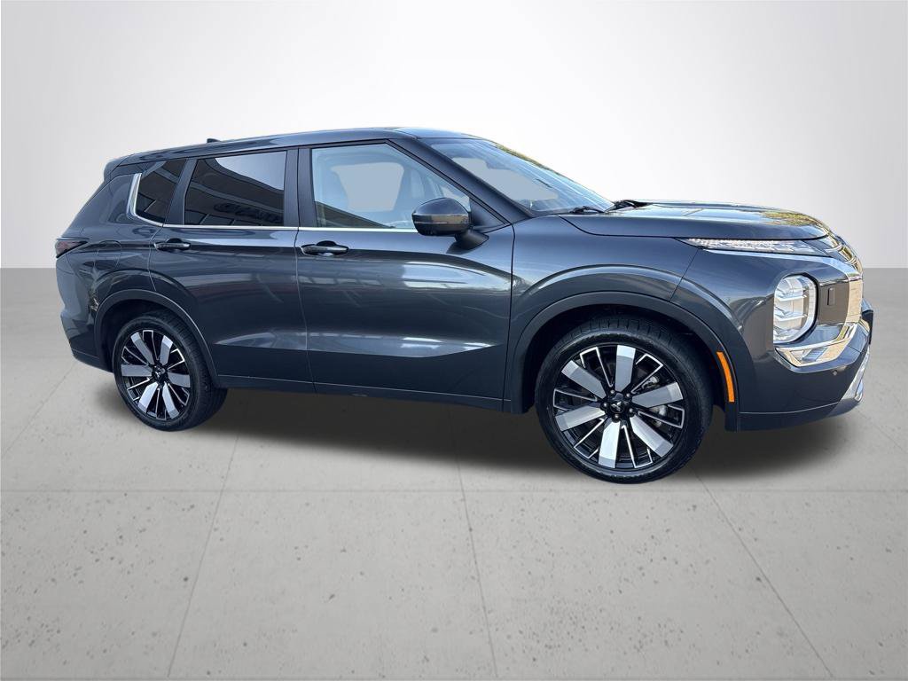 Used 2025 Mitsubishi Outlander SE AWD/4WD image 5