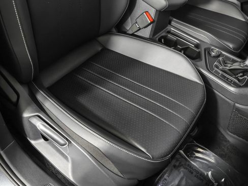 Used 2024 Volkswagen Tiguan SE image 44