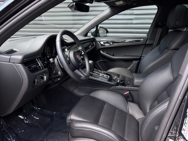 Certified 2026 Porsche Macan AWD/4WD image 4