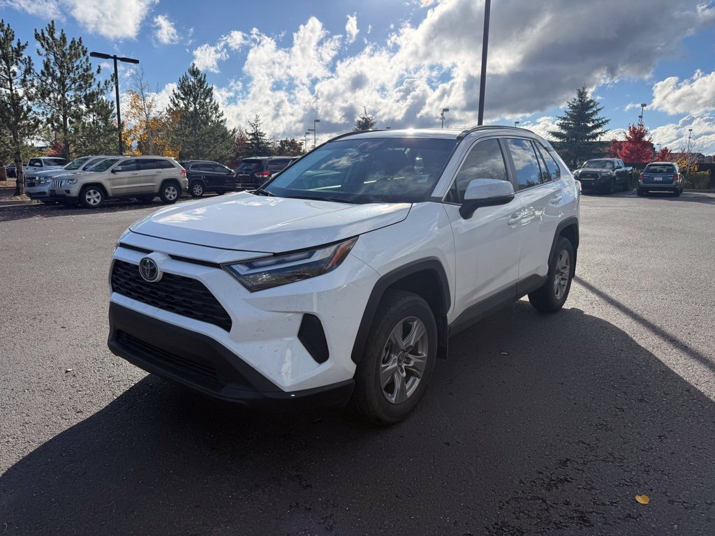 Used 2025 Toyota RAV4 XLE w/ Convenience Package AWD/4WD image 4