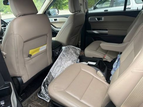Used 2022 Ford Explorer Limited AWD/4WD image 5