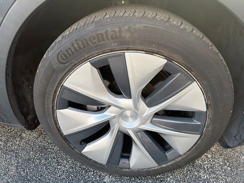 Used 2020 Tesla Model Y Long Range AWD/4WD image 14