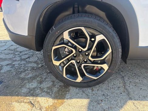 New 2026 Chevrolet Trax RS w/ Sunroof Package image 9