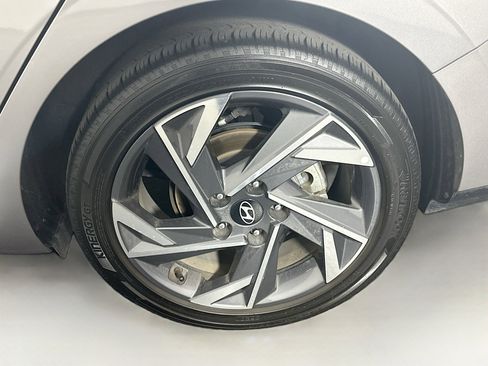 Used 2025 Hyundai Elantra SEL image 11