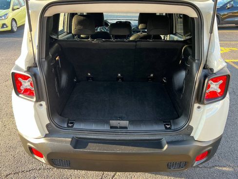 Used 2018 Jeep Renegade Latitude AWD/4WD image 15