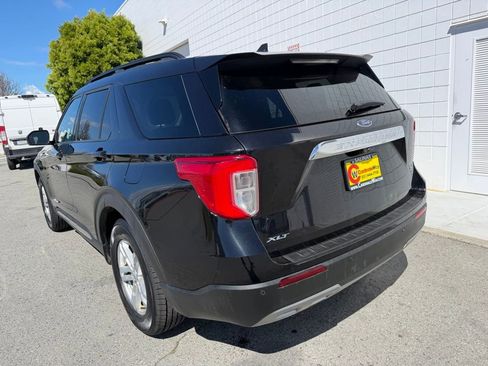 Used 2023 Ford Explorer XLT w/ Equipment Group 202A RWD image 4