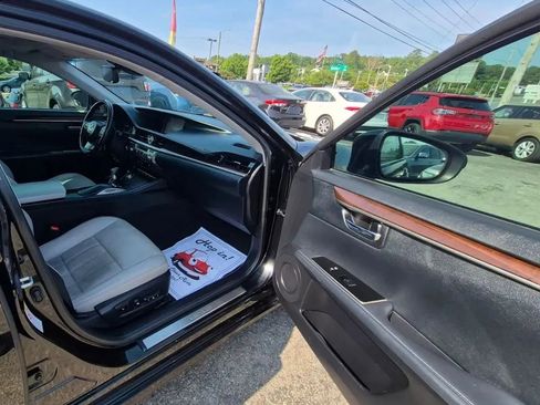 Used 2017 Lexus ES 350 w/ Luxury Package FWD image 12