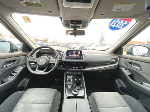Used 2021 Nissan Rogue SV image 19