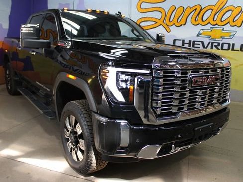 Used 2024 GMC Sierra 2500 Denali w/ Denali Reserve Package AWD/4WD image 2