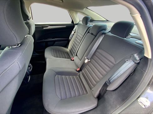 Used 2019 Ford Fusion SE FWD image 20