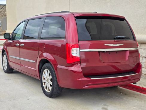 Used 2012 Chrysler Town & Country Touring-L w/ Entertainment Group #2 image 5