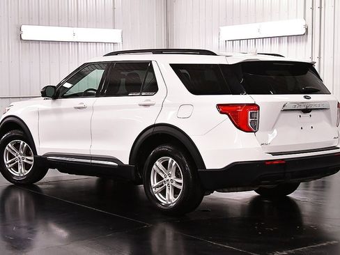 Used 2022 Ford Explorer XLT image 5