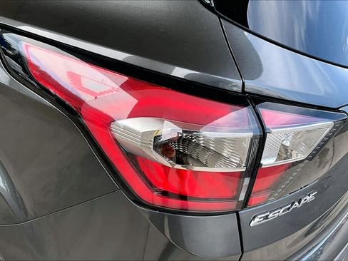 Used 2017 Ford Escape SE w/ Equipment Group 201A FWD image 27