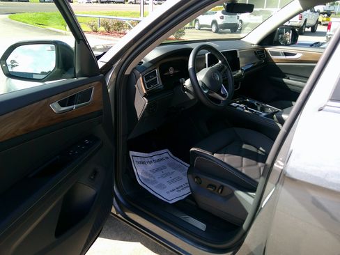 Used 2024 Volkswagen Atlas SE image 8