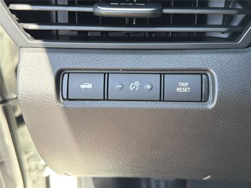 Used 2024 Nissan Altima 2.5 SR w/ SR Premium Package FWD image 16