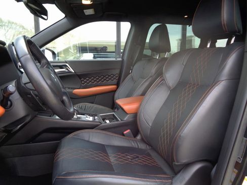 Used 2022 Mitsubishi Outlander SEL image 2