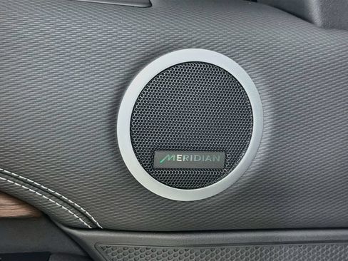 Certified 2025 Land Rover Discovery Dynamic SE AWD/4WD image 19