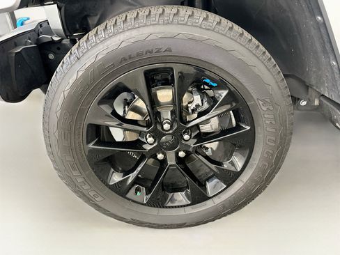Used 2023 Jeep Wrangler Unlimited Sahara AWD/4WD image 35