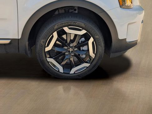 Used 2024 Kia Telluride S image 6