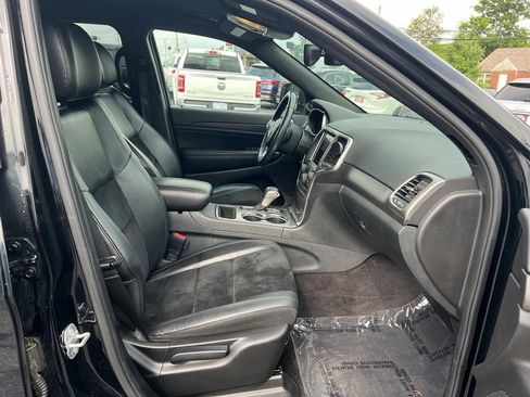 Used 2018 Jeep Grand Cherokee Altitude AWD/4WD image 29