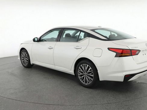 Used 2025 Nissan Altima 2.5 SV image 6