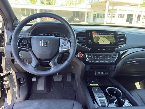 Used 2025 Honda Passport Black Edition image 23