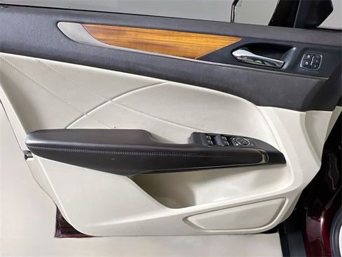 Used 2016 Lincoln MKC Reserve w/ Lincoln MKC Climate Package image 34