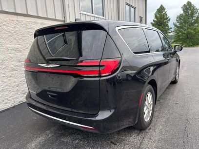 Used 2023 Chrysler Pacifica Touring-L