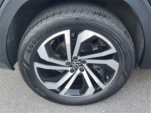 Certified 2023 Volkswagen Atlas Cross Sport SEL image 5