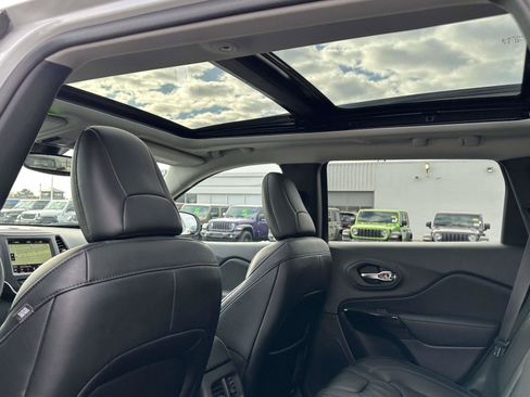 Used 2023 Jeep Cherokee Altitude Lux w/ Lux Elite Package image 15