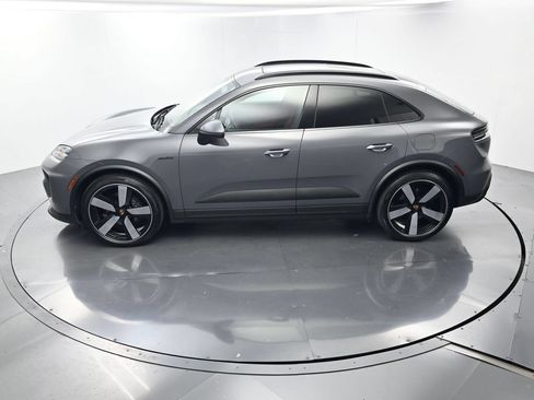 Certified 2025 Porsche Macan Electric RWD image 33