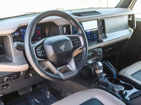Used 2024 Ford Bronco Wildtrak image 12