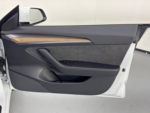 Used 2021 Tesla Model 3 Standard Range Plus image 46