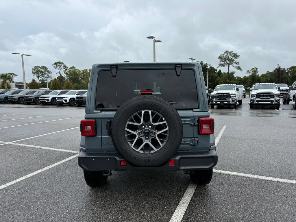 Used 2026 Jeep Wrangler Unlimited Sahara AWD/4WD image 4