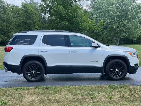 Used 2019 GMC Acadia SLT w/ LPO, Floor Liner Package AWD/4WD image 4