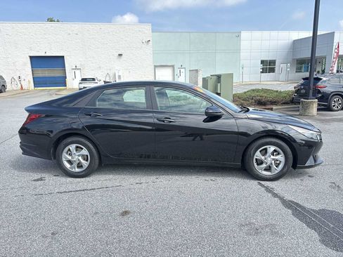 Used 2023 Hyundai Elantra SE FWD image 5