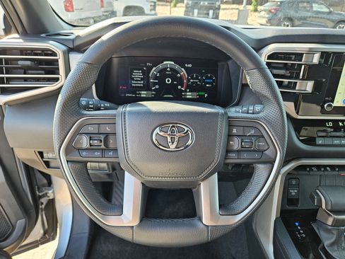 Used 2025 Toyota Sequoia SR5 AWD/4WD image 27