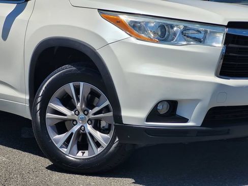 Used 2014 Toyota Highlander Plus FWD image 4