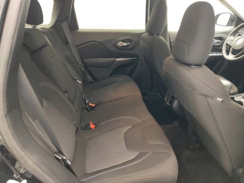 Used 2019 Jeep Cherokee Latitude w/ Popular Appearance Group image 19