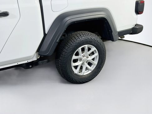 Used 2023 Jeep Gladiator Sport image 28