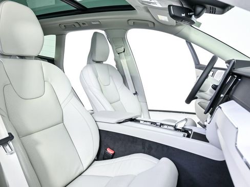 New 2026 Volvo XC60 B5 Ultra w/ Climate Package image 23