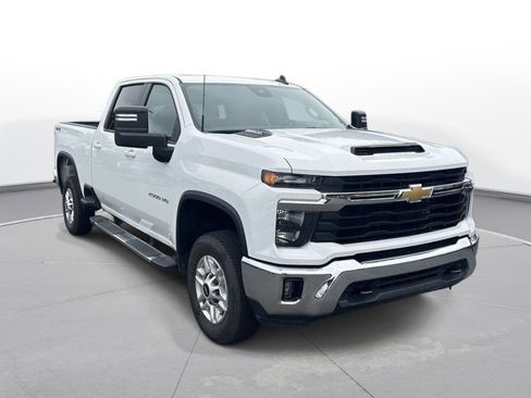 Used 2025 Chevrolet Silverado 2500 LT w/ Convenience Package AWD/4WD image 4