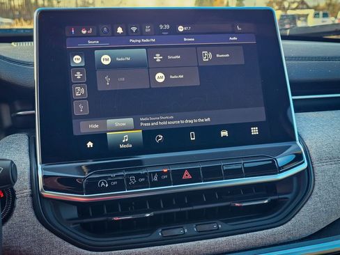 Certified 2024 Jeep Compass Latitude image 21