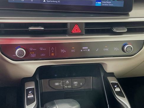 Used 2024 Kia Sorento EX w/ Panoramic Sunroof Package FWD image 17