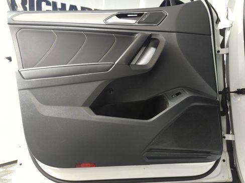 Used 2022 Volkswagen Tiguan SE R-Line image 8