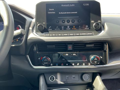 Used 2021 Nissan Rogue Platinum image 11